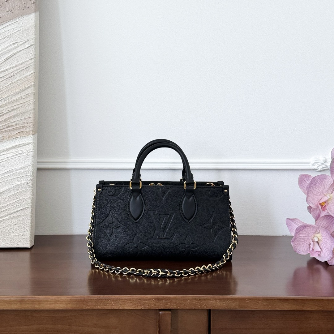 루이비통 온더고 이스트웨스트 블랙 M23640 가방 Louis Vuitton Bag