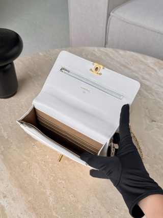 샤넬 25S WOC 체인백 화이트 금장 33049 Chanel Bag