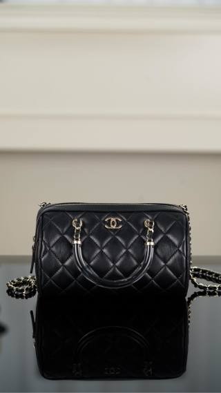샤넬 볼링백 블랙 금장 11x18.5x11.4cm 34110 Chanel Bag