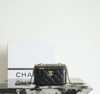 샤넬 봄여름 코스메틱 박스백 블랙 골드 카프스킨 소가죽 C-811 9.5x17x8cm 가방 34449 Chanel Bag