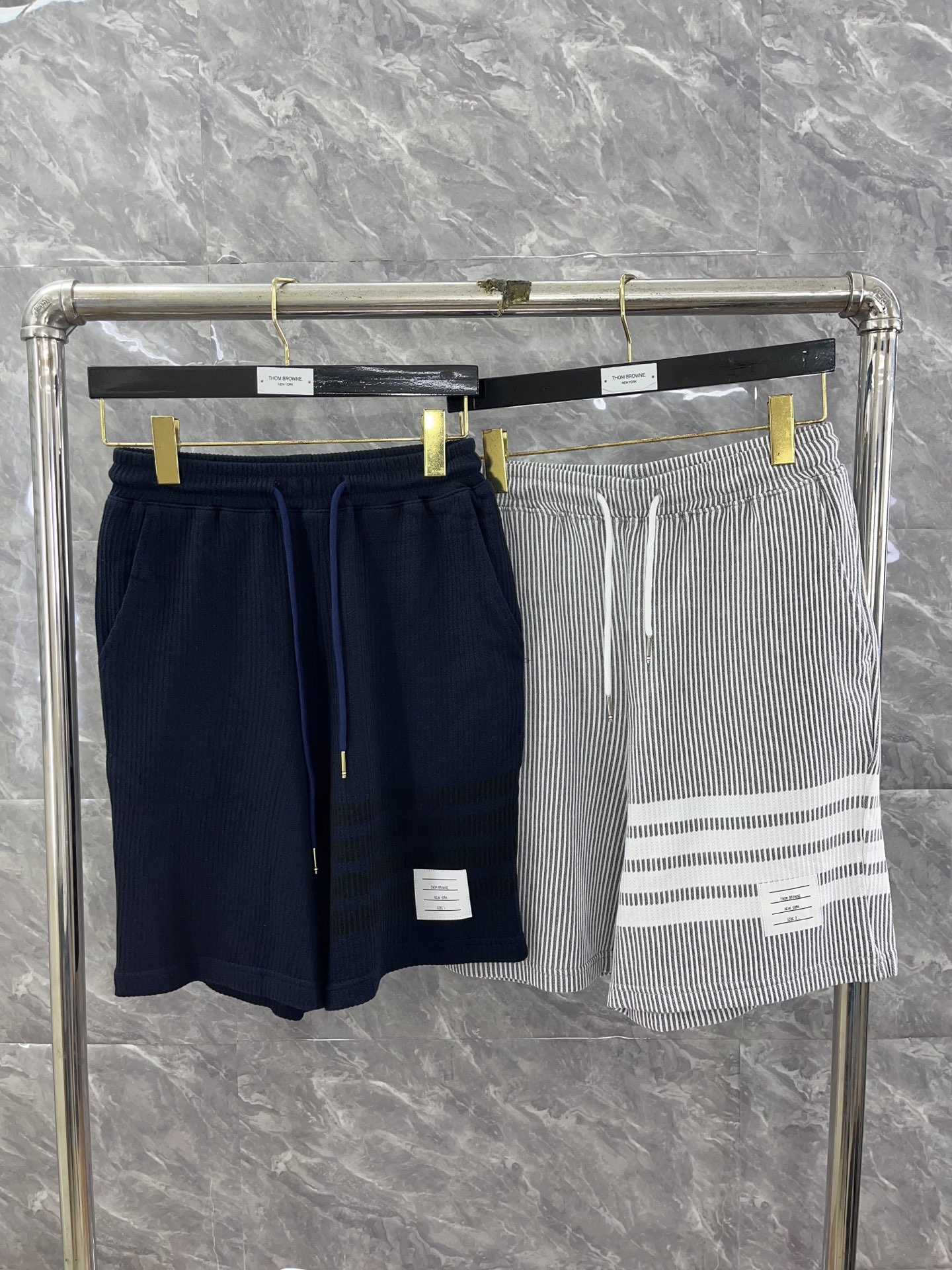 톰브라운 세로 스트라이프 니트 반바지 40399 Thom Browne Shorts