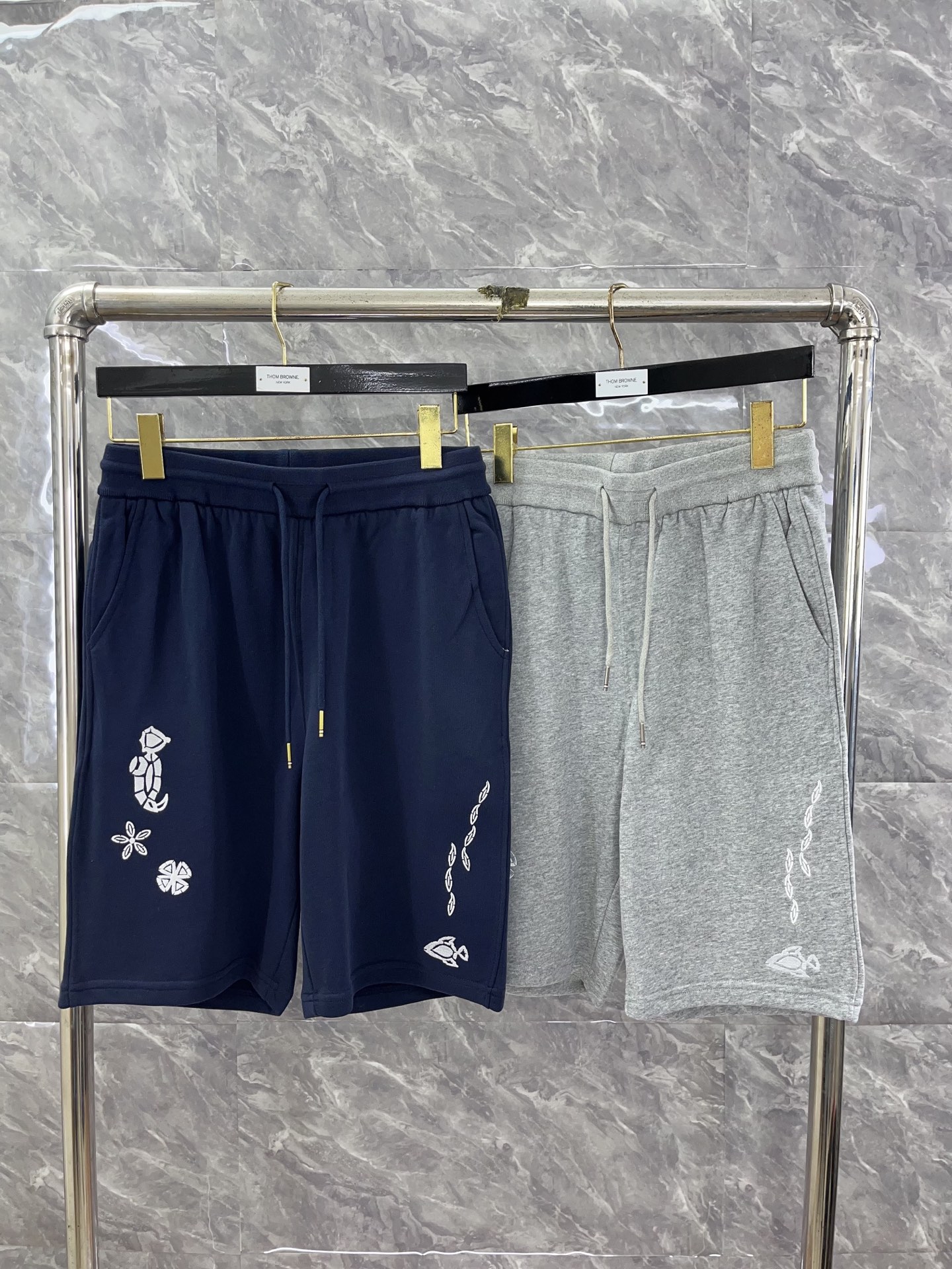 톰브라운 25ss 오션 시리즈 자수 반바지 40400 Thom Browne Shorts