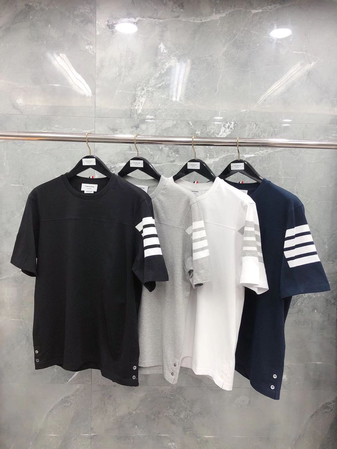 톰브라운 사선 반팔 티셔츠 40455 Thom Browne T Shirt