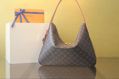 루이비통 슬라우치 미디엄 모노그램 M12098 가방 Louis Vuitton Bag