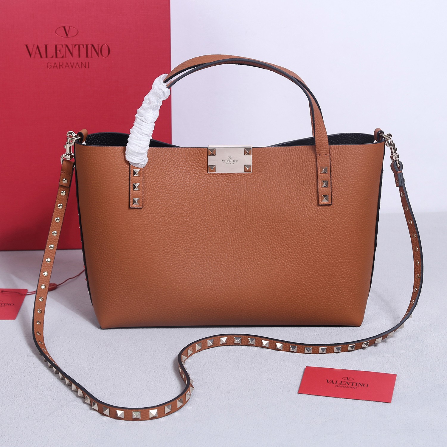 발렌티노 가라바니 락스터드 22042 카프스킨 28x20x8cm 토트백 레플리카 Valentino Bag