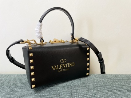 발렌티노 락스터드 카프스킨 체인 숄더백 레플리카 Valentino Bag