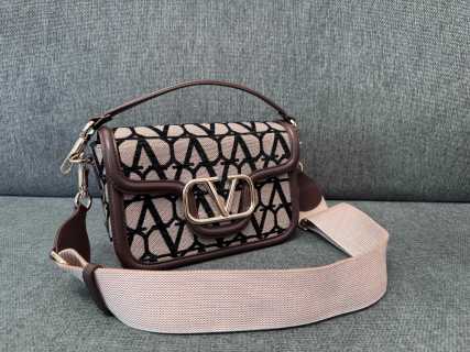 발렌티노 가라바니 올타임 V로고 카프스킨 크로스백 레플리카 Valentino Bag