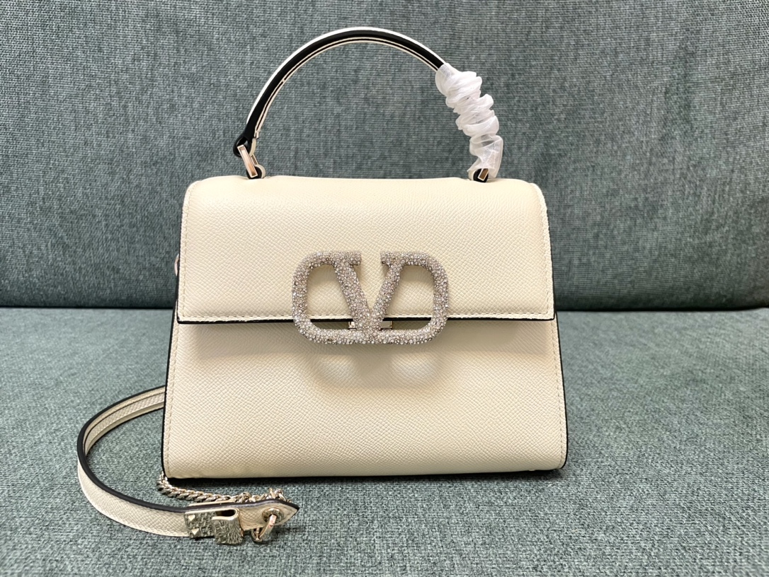발렌티노 가라바니 V슬링 다이아 0531 램스킨 22x16x9cm 크로스백 레플리카 Valentino Bag