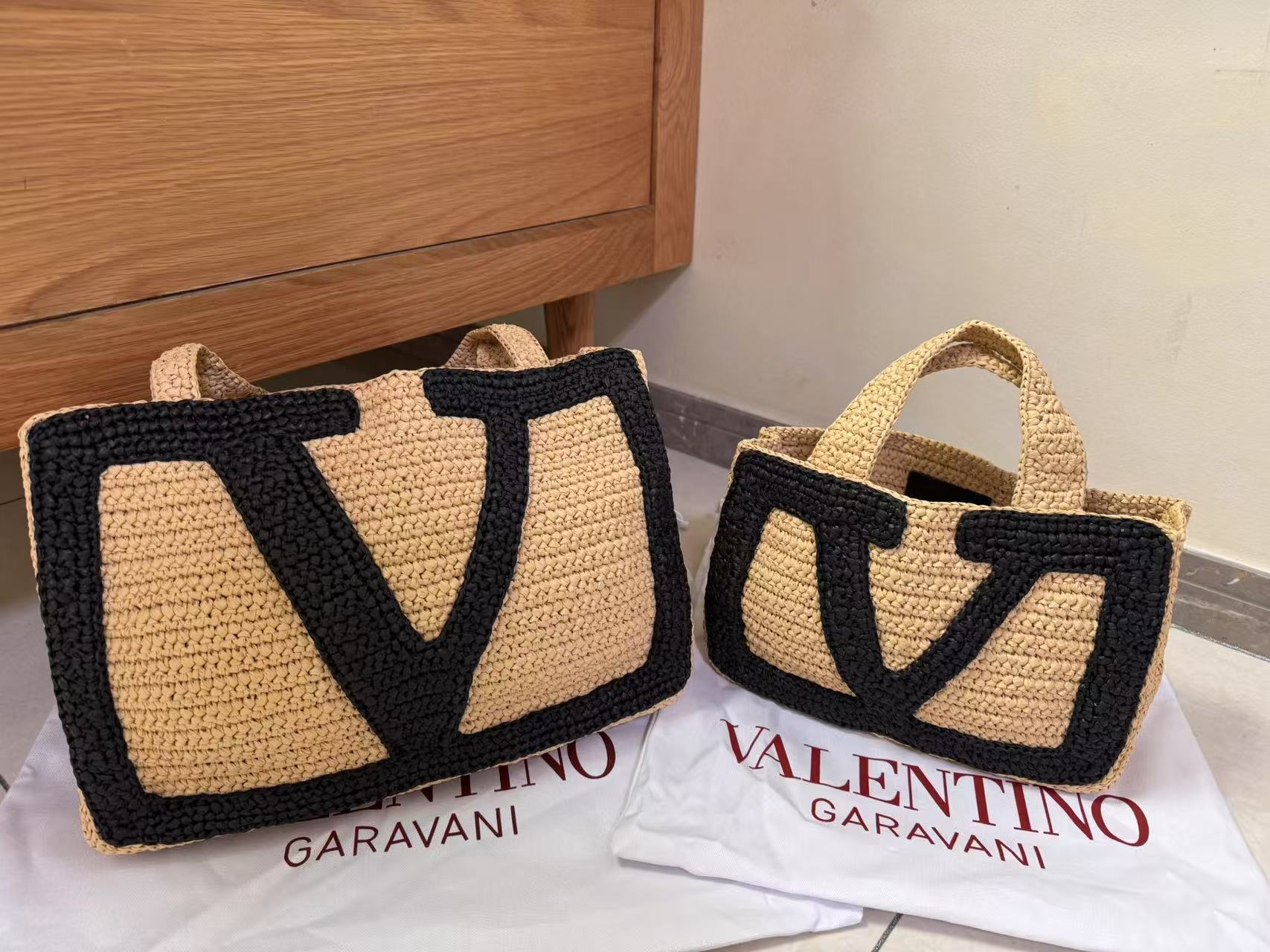 발렌티노 가라바니 2045 라피아 26x18x7cm 핸드백 레플리카 Valentino Bag