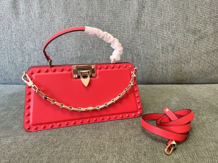 발렌티노 가라바니 락스터드 카프스킨 크로스백 레플리카 Valentino Bag