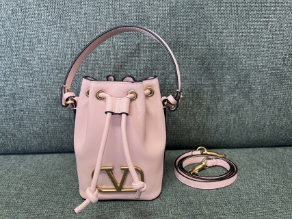 발렌티노 V로고 램스킨 버킷백 레플리카 Valentino Bag
