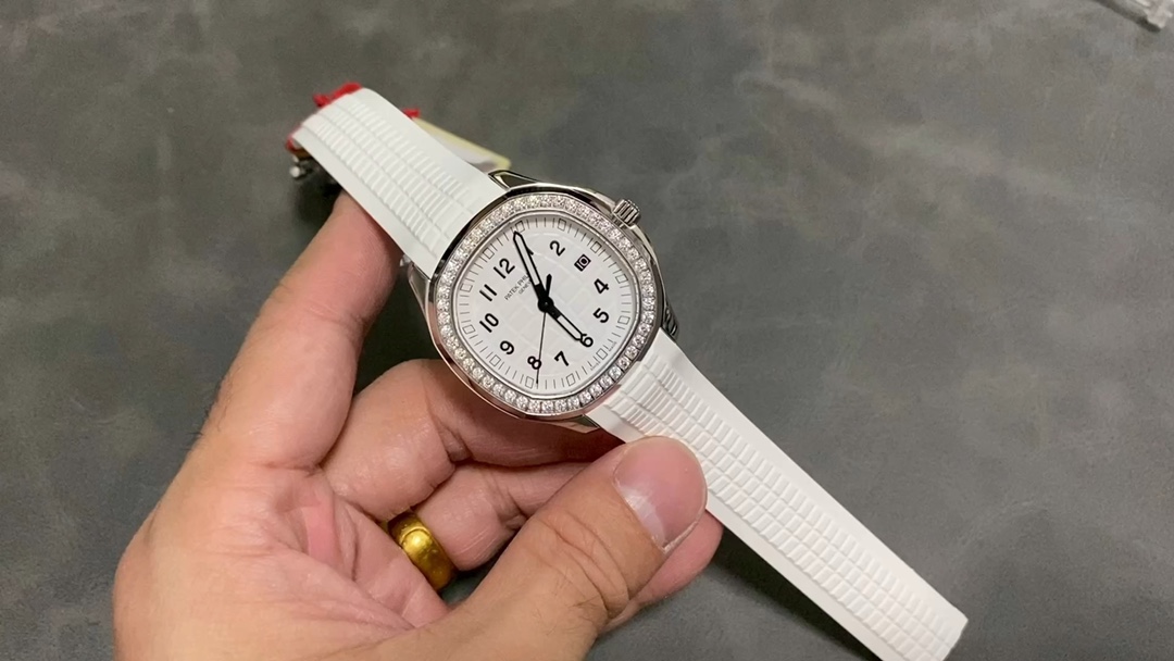 파텍필립 아쿠아넛 5267 다이아 쿼츠 그린 다이얼 스틸 38.8mm 레플리카 44060 Patek Philippe