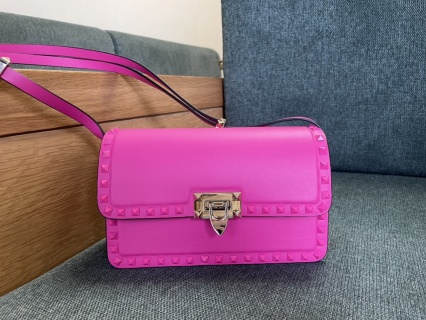 발렌티노 가라바니 락스터드 카프스킨 크로스백 레플리카 Valentino Bag