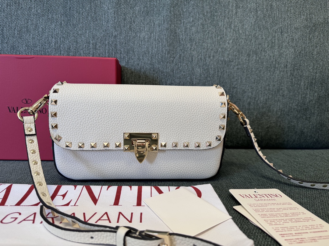발렌티노 가라바니 락스터드 2299 카프스킨 체인 숄더백 레플리카 Valentino Bag