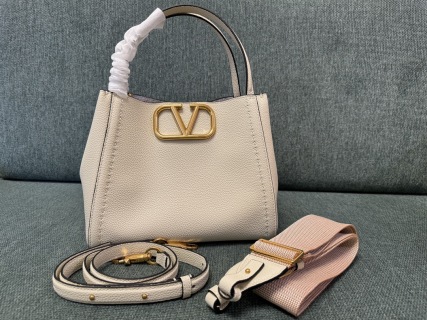 발렌티노 V로고 카프스킨 크로스백 레플리카 Valentino Bag