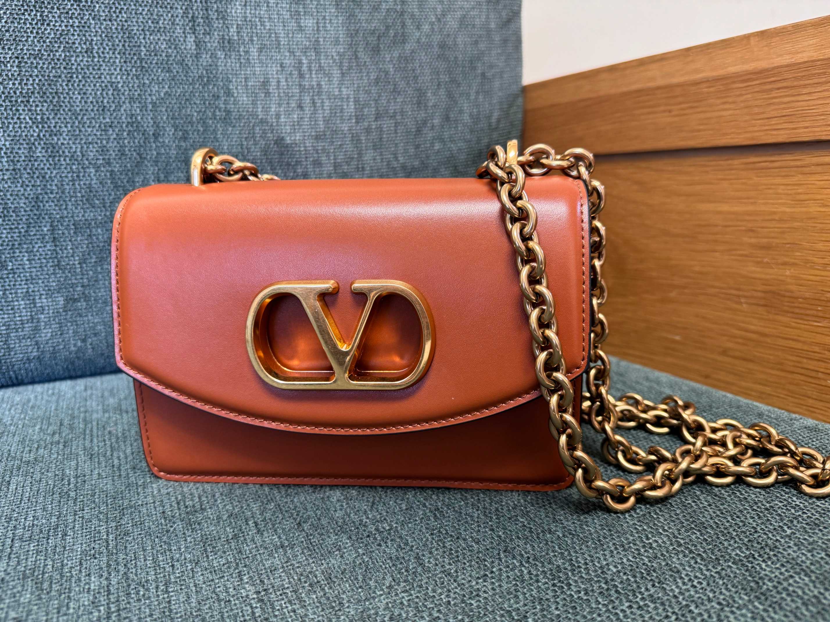 발렌티노 V로고 3188 카프스킨 24x16x8cm 크로스백 레플리카 Valentino Bag