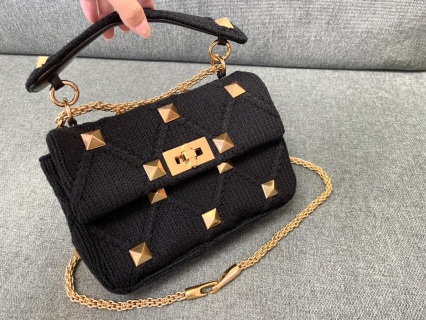 발렌티노 가라바니 로만 스터드 체인 숄더백 레플리카 Valentino Bag
