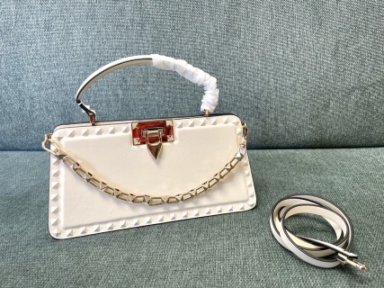 발렌티노 가라바니 락스터드 카프스킨 크로스백 레플리카 Valentino Bag