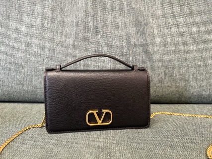 발렌티노 가라바니 V링 카프스킨 WOC 체인백 레플리카 Valentino Bag