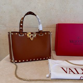 발렌티노 가라바니 락스터드 카프스킨 크로스백 레플리카 Valentino Bag