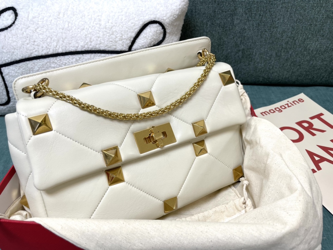 발렌티노 가라바니 로만 스터드 다이아 0188 램스킨 28x18x8cm 체인 숄더백 레플리카 Valentino Bag