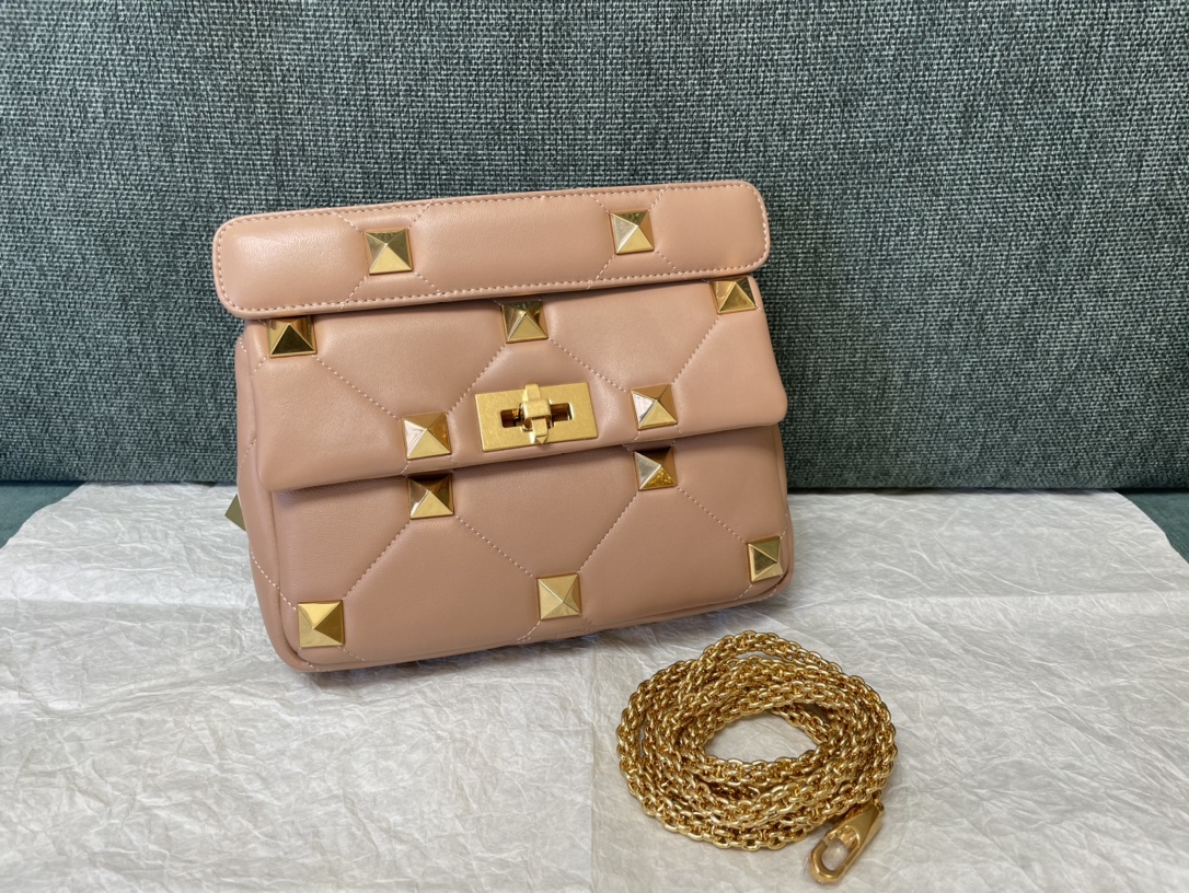 발렌티노 가라바니 로만 스터드 다이아 0188 램스킨 28x18x8cm 체인 숄더백 레플리카 Valentino Bag