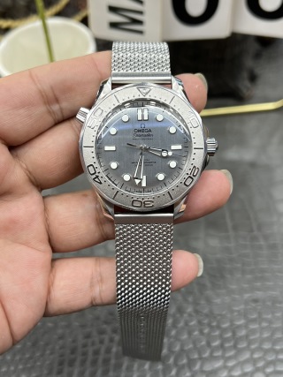 오메가 씨마스터 300 노 타임 투 다이 007 42mm 화이트 그레이 남성 자동 기계식 한정판 VS공장 시계 레플리카 44551 Omega