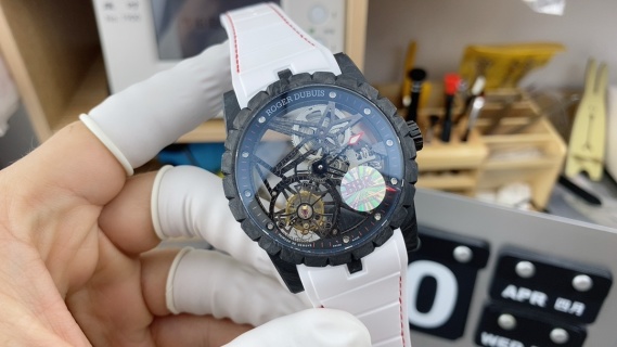 로저드뷔 엑스칼리버 카본 파이버 투르비용 BBR 공장 남성 시계 레플리카 44688 Roger Dubuis