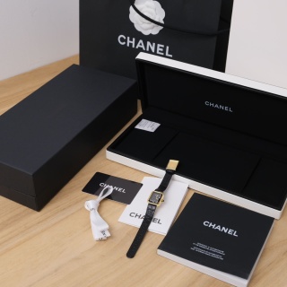 샤넬 1987 슈가큐브 블랙 골드 슈가큐브 쿼츠 사파이어 여성 시계 레플리카 44743 Chanel