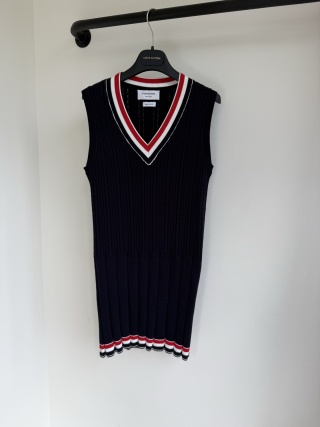 톰브라운 여성 2026SS 브이넥 롱 니트 원피스 레플리카 45764 Thom Browne Women Dress