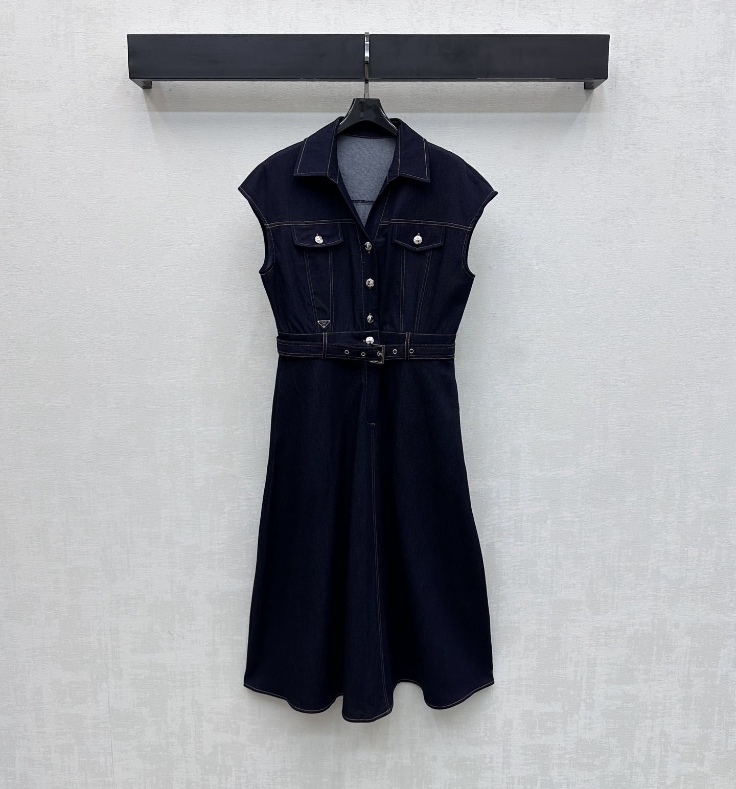 프라다 여성 데님 로고 벨트 슬림핏 반팔 폴로 카라 민소매 원피스 레플리카 45939 Prada Women Dress