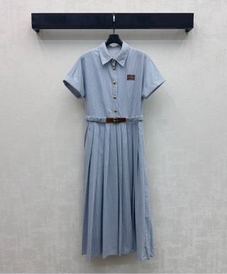 미우미우 여성 2026SS 스트라이프 플리츠 반팔 폴로 카라 셔츠 원피스 레플리카 45958 Miu Miu Women Dress