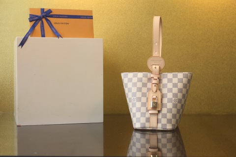 루이비통 M25544 LOW KEY ALL IN BB 토트백 숄더 크로스백 그레인 소가죽 앤틱 금장 데일리 명품 여성 가방 Louis Vuitton Bag