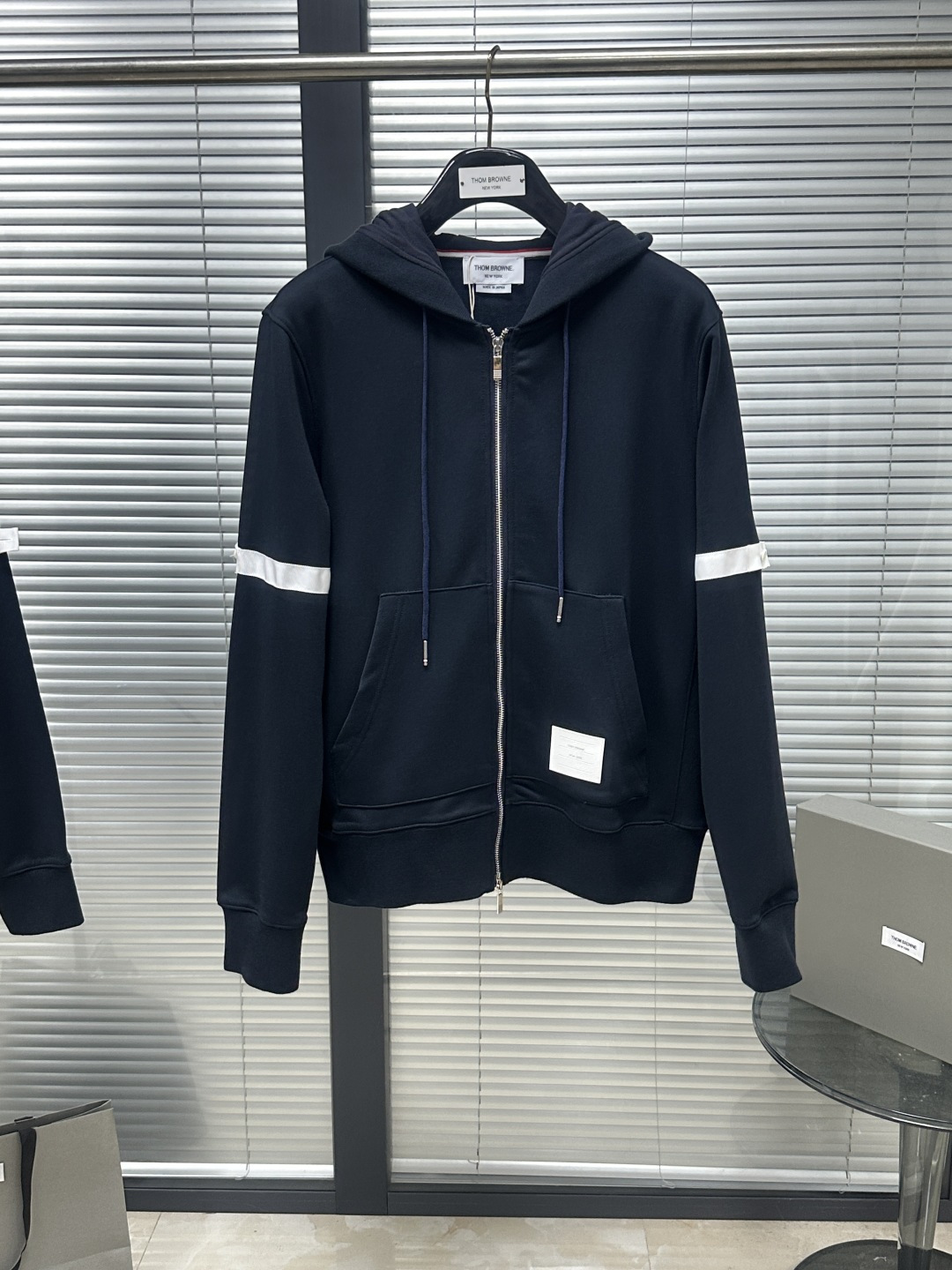 톰브라운 2026SS 로고 가죽 리브 남성 자켓 레플리카 46656 Thom Browne Long Sleeve
