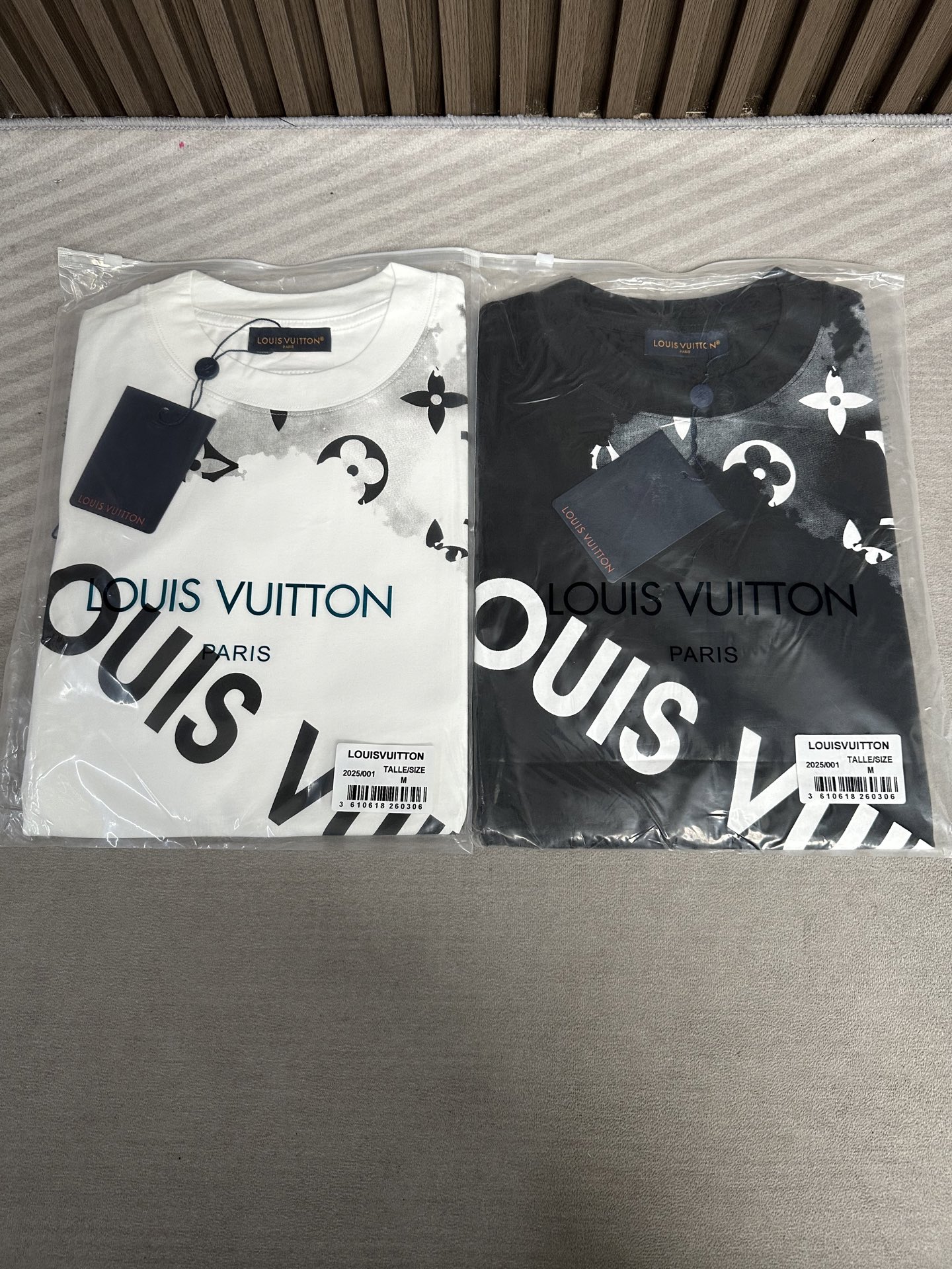 루이비통 남성 반팔 26SS 48613 Louis Vuitton T Shirt