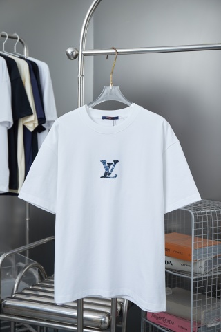 루이비통 남성 반팔 26SS 48793 Louis Vuitton T Shirt