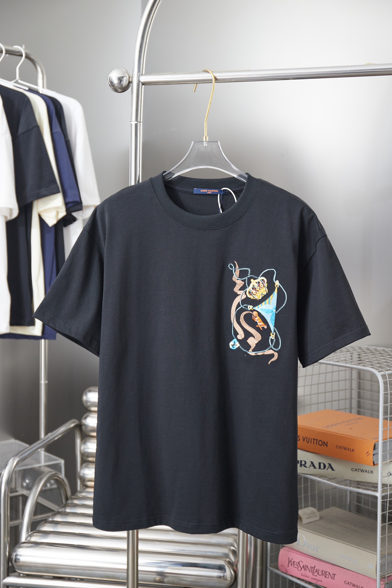 루이비통 남성 반팔 26SS 48853 Louis Vuitton T Shirt