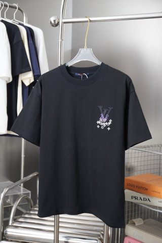 루이비통 남성 반팔 26SS 48857 Louis Vuitton T Shirt