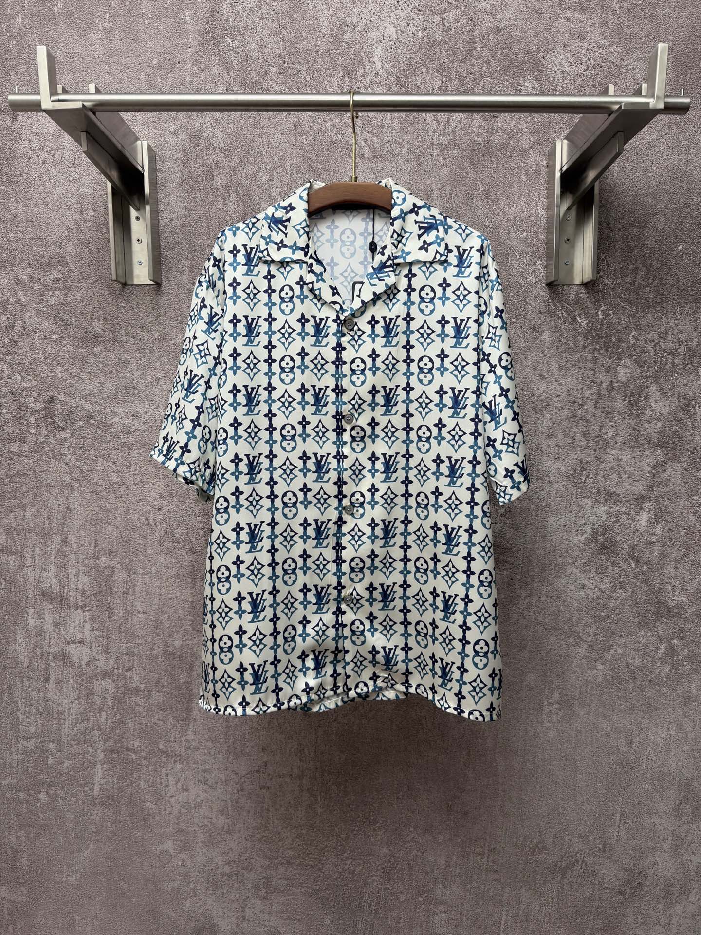루이비통 남성 반팔 26SS 49060 Louis Vuitton T Shirt