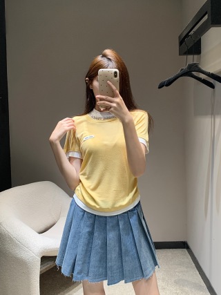 미우미우 라인스톤 넥 페이크 투피스 슬림핏 반팔 티셔츠 52550