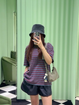 프라다 여성 2026SS 스트라이프 오버핏 반팔 티셔츠 레플리카 5857 Prada Women T Shirt