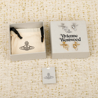 비비안웨스트우드 3D 하트 토성 장식 귀걸이 65208