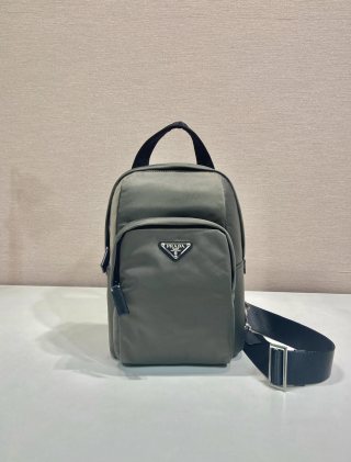 프라다 리나일론 체스트백 2VZ116