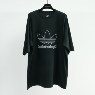 발렌시아가 로고 자수 오버핏 반팔 티셔츠 685 Balenciaga T Shirt