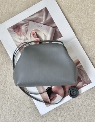 더로우 가방 76040 The Row Bag