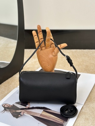 더로우 가방 76130 The Row Bag