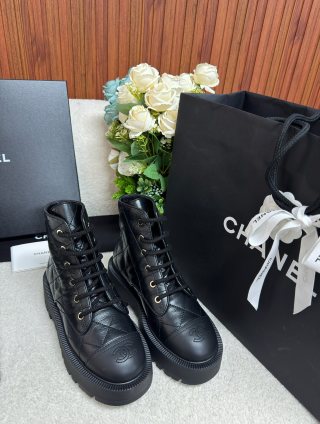 샤넬 24 C 메티에다르 컬렉션 앵클 부츠 93871