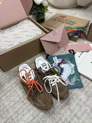 미우미우 스웨이드 가죽 스니커즈 93983