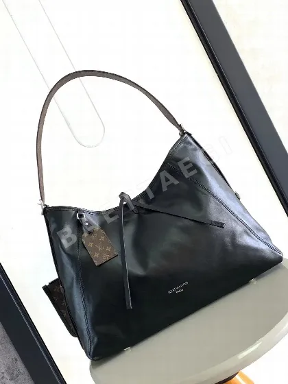 루이비통 캐리올 다크 미디엄 양가죽 핸드백