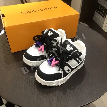 루이비통 스니커즈 벨크로 스트랩 181326
